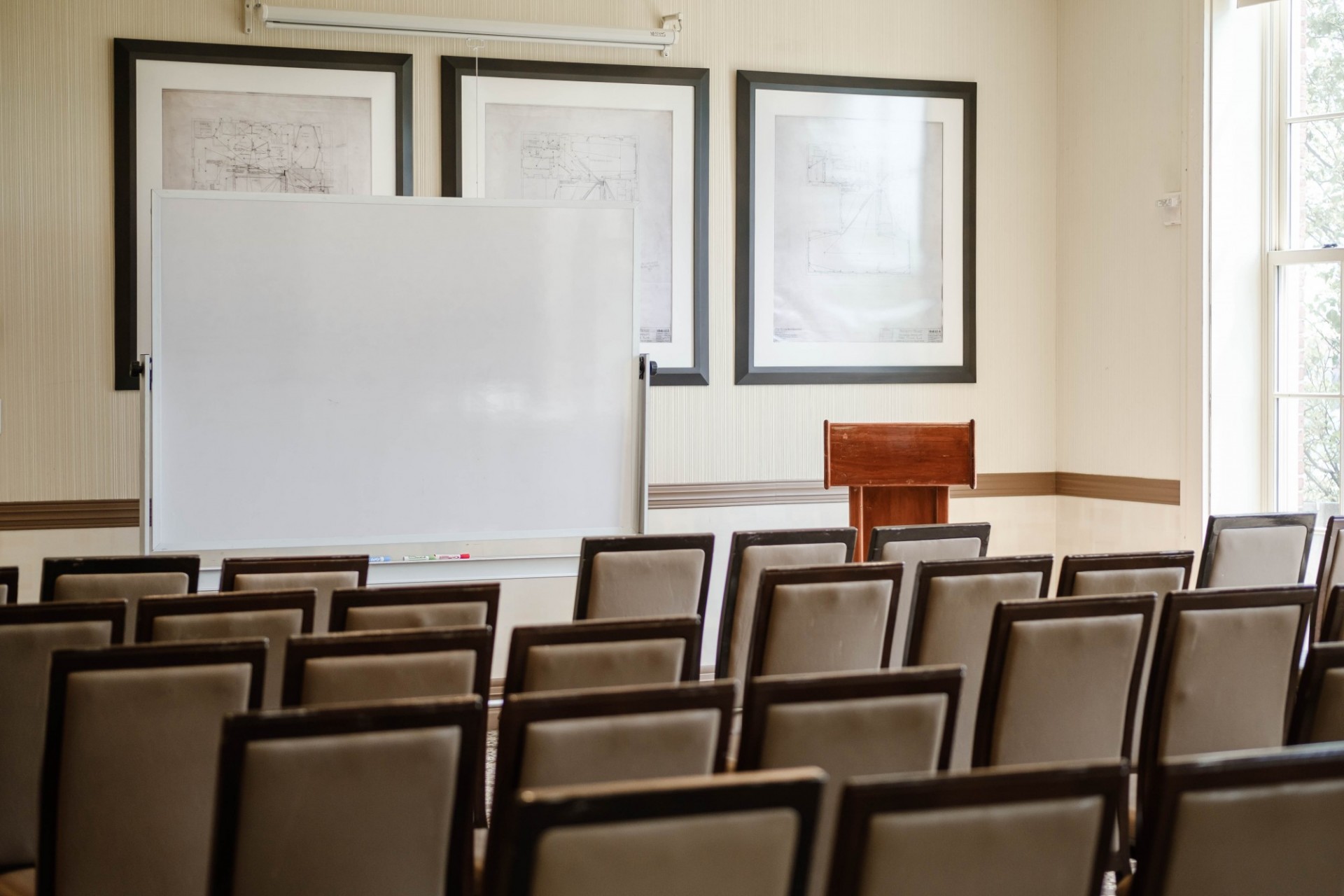A whiteboard is set in Seminar Room 4