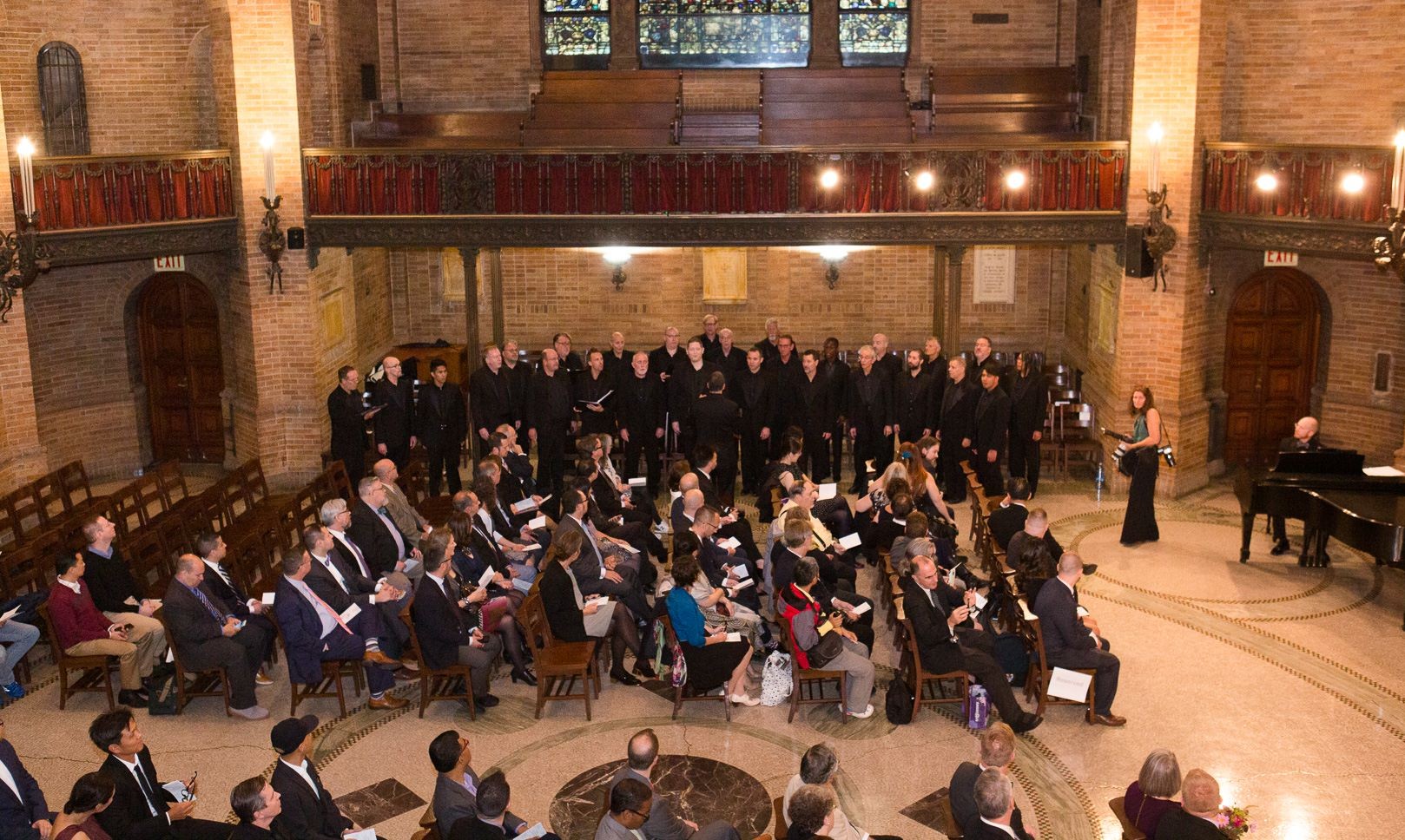 Saint Paul's Chapel's excellent acoustics make it the perfect location to feature live music. Saint Paul's Chapel's excellent acoustics make it the perfect location to feature live music.