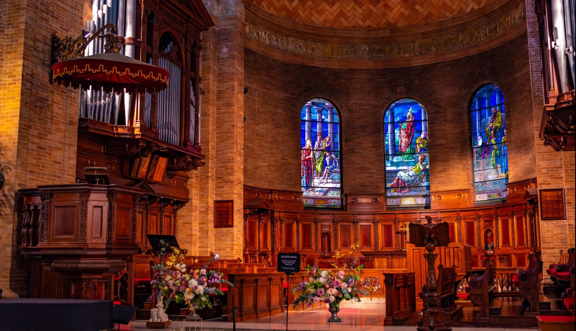 Saint Paul's Chapel features one of New York City's finest pipe organs, featuring 5,348 pipes. Saint Paul's Chapel features one of New York City's finest pipe organs, featuring 5,348 pipes.