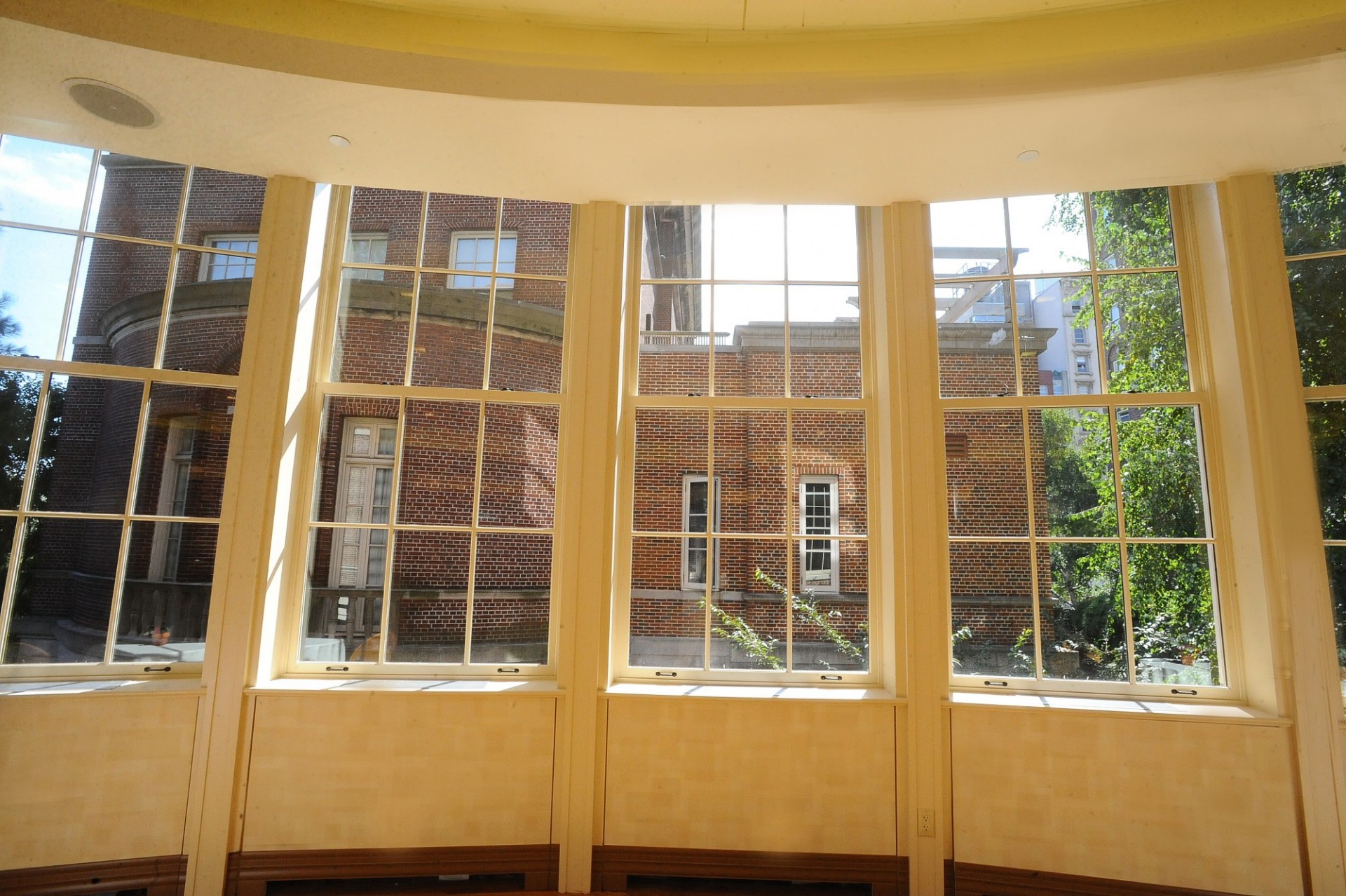 Pane glass windows in Seminar Room 1