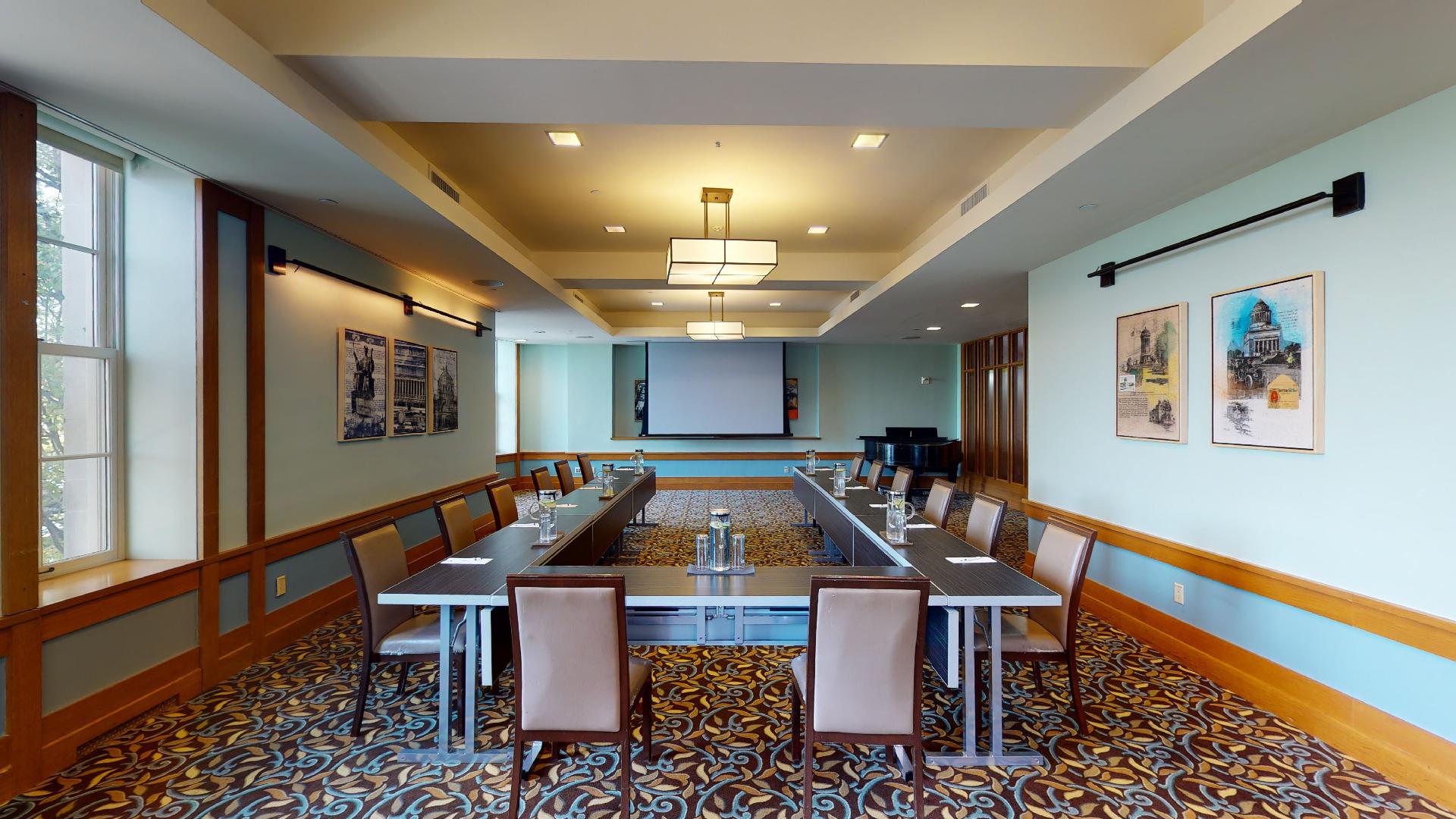 Tables in U formation in Garden Room 2