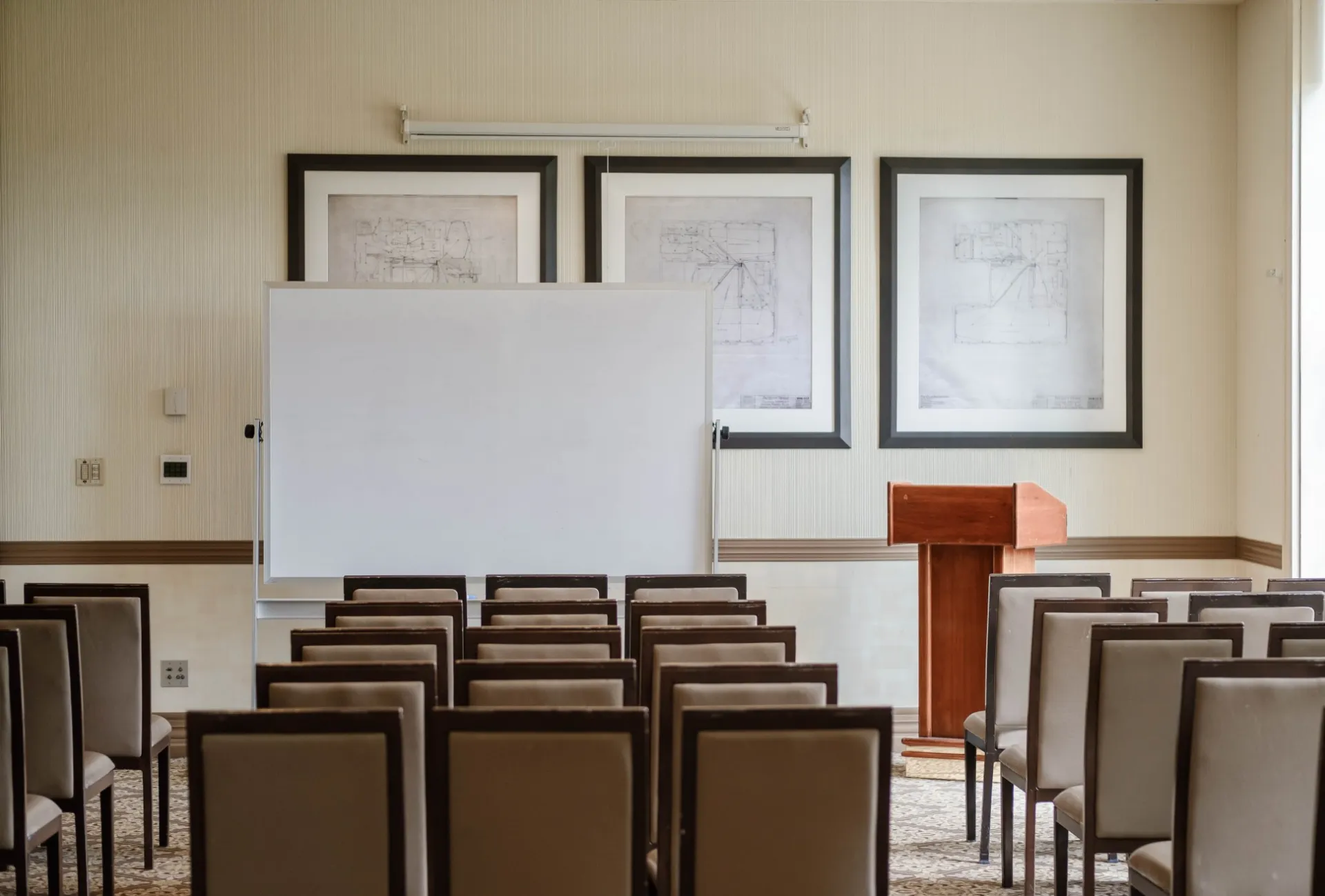 2nd Floor: Seminar Level